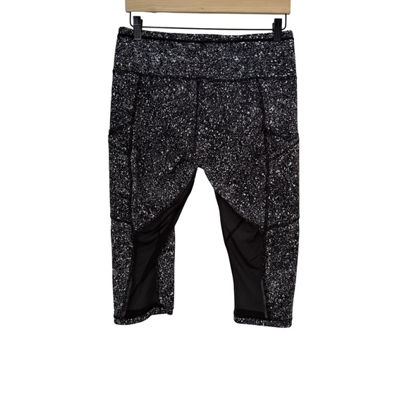 Lululemon Mesh Outrun 17” Crop Leggings Sz 10 - Picture 6 of 9